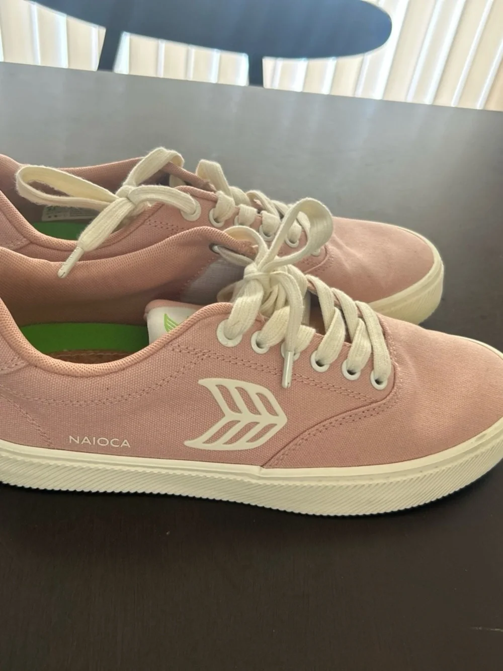 Cariuma Women’s Blush Pink Low-Top Sneakers